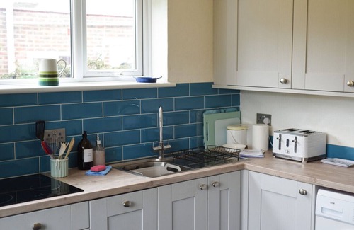 Hayling Island Apartment | Hayling Island | Farm Cottage | Sleeps 6