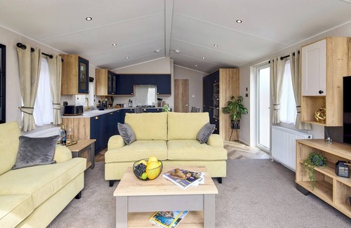 Hayling Island House | Hayling Island 2 Bed Hot Tub Caravan SM20