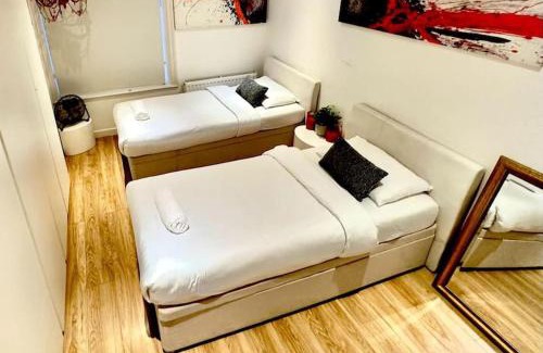 London City Centre Apartment | Haymarket 2: Large Central Apt!