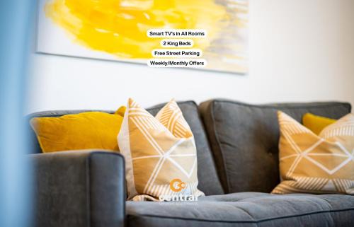 Murthill Apartment | Haywood by CENTRAL SERVICED APARTMENTS - 2 Bedroom - Short & Long Term Stays - Fast Wi-Fi - FREE Street Parking - Sleeps 4 - 2 x King Beds - Smart TVs in All Rooms - Modern - Weekly & Monthly Offers - Trade Stays - Close to A90 - CENTRAL SHORT LETS DUNDEE