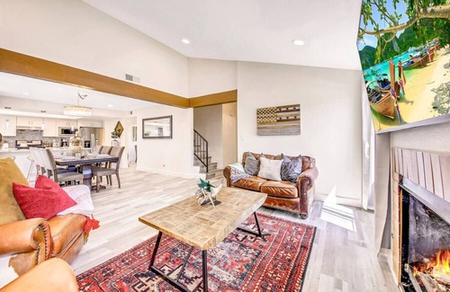 Yorktown Condo | HB4A-Southwestern Vibe amid the cool CA beach