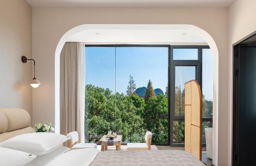 Xiufeng Hotel | He She Courtyard Free pick-up train station stay 3 nights