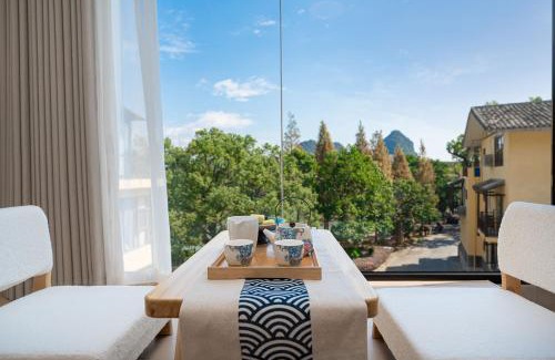 Xiufeng Hotel | He She Courtyard Free pick-up train station stay 3 nights