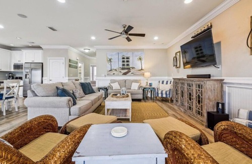 Plantation House | Headed West - Private Pool, Beach Front, Pet Friendly, Free Beach Gear!