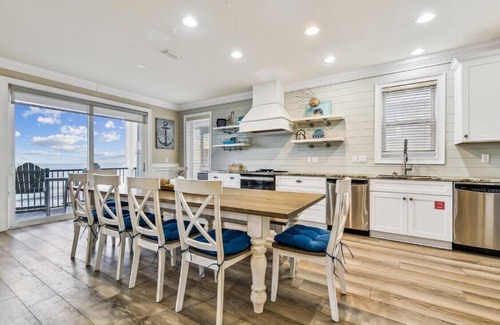 Plantation House | Headed West - Private Pool, Beach Front, Pet Friendly, Free Beach Gear!