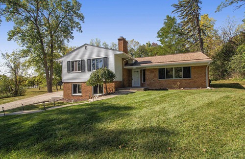 Burns Park House | Heart of Ann Arbor Stay