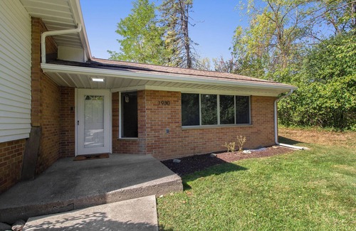 Burns Park House | Heart of Ann Arbor Stay