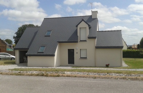Laniscat House | Heart of Brittany, Modern & Sleeps upto 8, Close to Amenities and Guerledan Lake
