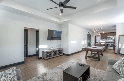 Chattanooga House | Heart of Downtown Chattanooga | Sleeps 8 | Pool Table