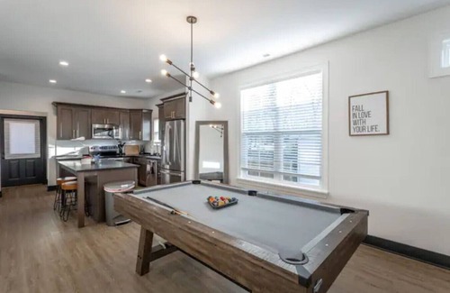 Chattanooga House | Heart of Downtown Chattanooga | Sleeps 8 | Pool Table