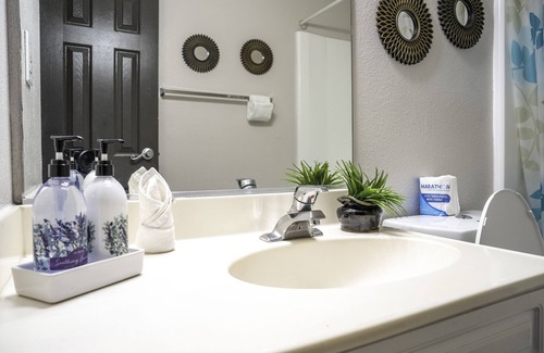 Cortez Hill Apartment | Heart of Downtown /Pool - Jacuzzi