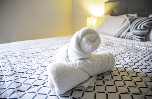 Cortez Hill Apartment | Heart of Downtown /Pool - Jacuzzi