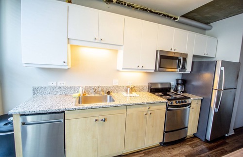 East Village Apartment | Heart of Gaslamp Lovely Plush APT