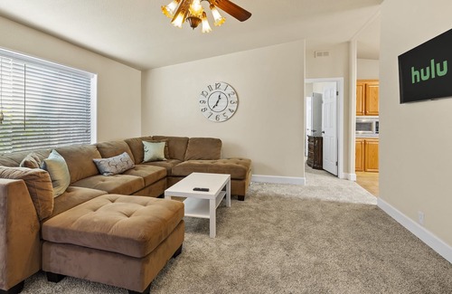 Kuna House | Heart of Kuna Backyard King Parking Smart TV
