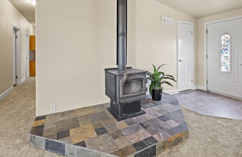 Kuna House | Heart of Kuna Backyard King Parking Smart TV