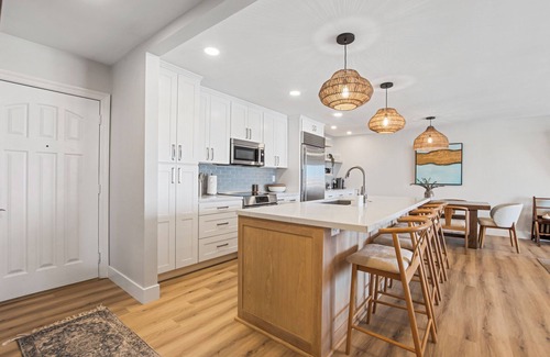 Village of La Jolla Apartment | Heart of La Jolla Gem - Newly Renovated!