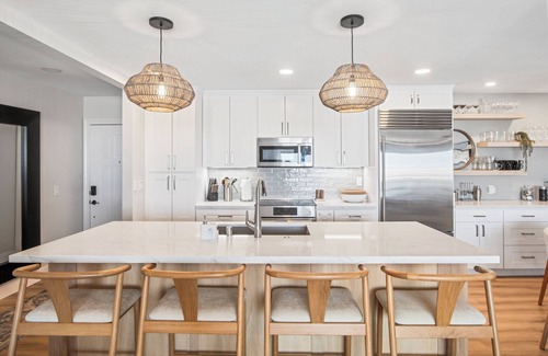 Village of La Jolla Apartment | Heart of La Jolla Gem - Newly Renovated!