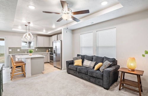 Nampa House | Heart of Nampa-Hot Tub-Fenced Yard-Full Kitchen
