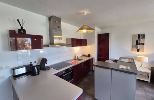 Les Sablettes Apartment | Heart of Sablettes, beach on face.NEW