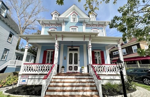 Cape May House | Heart of Town! Close to the beach and perfect for large families!