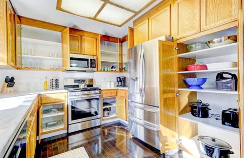 Windsor House | Heart of Wine Country, Cute Cottage w/Hot Tubn