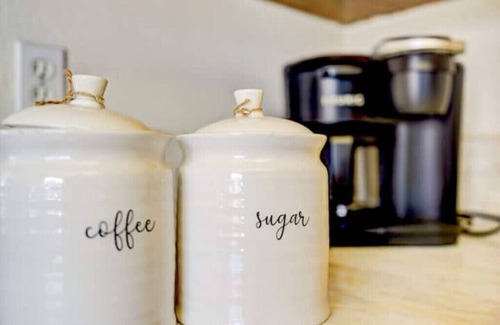 Windsor House | Heart of Wine Country, Cute Cottage w/Hot Tubn