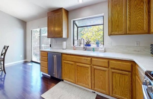 Windsor House | Heart of Wine Country, Cute Cottage w/Hot Tubn