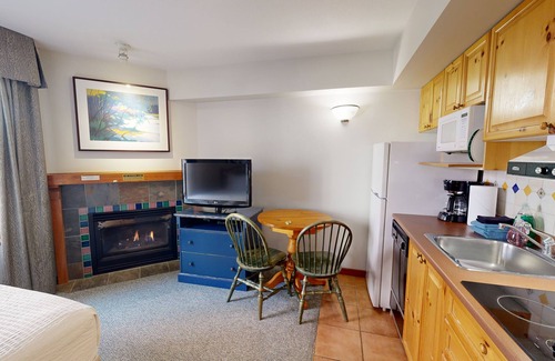 Sun Peaks Hotel | Hearthstone Lodge #304