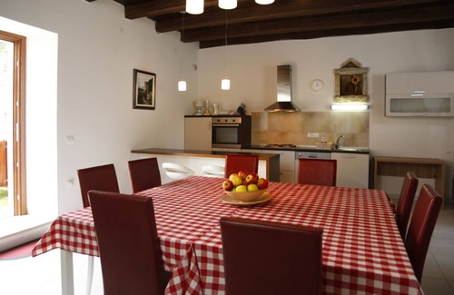 Burici Villa | HEATED OUTDOOR POOL + Spa Whirlpool + Sauna: Stone villa with private pool