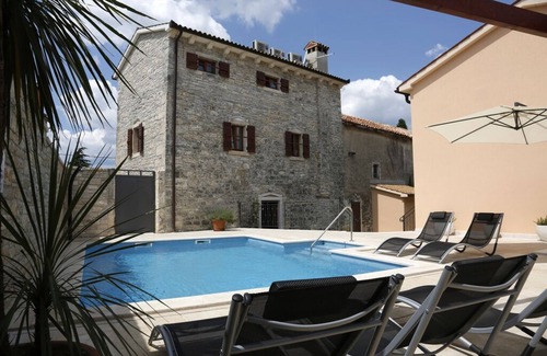 Burici Villa | HEATED OUTDOOR POOL + Spa Whirlpool + Sauna: Stone villa with private pool