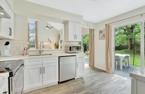 Jupiter House | Heated Pool BBQ Playroom Tropical Luxury Paradise