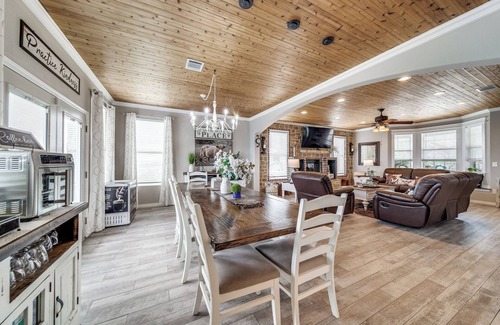 Helotes House | Heated Pool, Game-room Clubhouse, Hot tub, Playground, Views, Additional Cottage