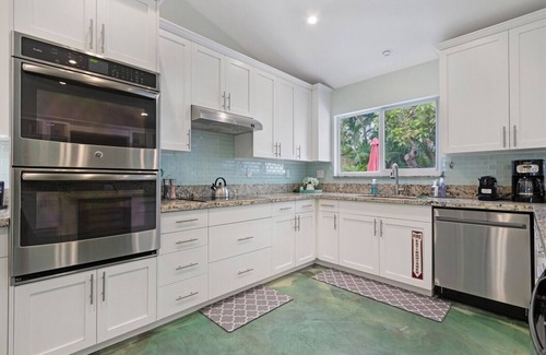 Park East House | Heated Pool I Soundproof Home I Firepit I 630Mbps