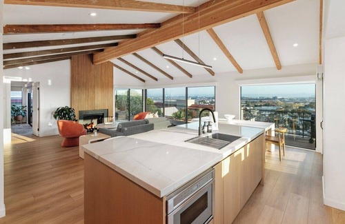 Mission Hills House | Heated Pool-Jacuzzi-King Bed-City Views-Chic Decor