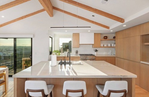 Mission Hills House | Heated Pool-Jacuzzi-King Bed-City Views-Chic Decor