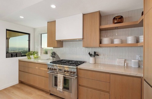 Mission Hills House | Heated Pool-Jacuzzi-King Bed-City Views-Chic Decor