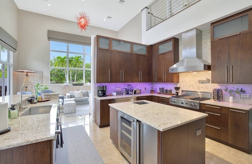 Lauderdale Beach Villa | Heated Pool ~ King Beds ~ Putting Green ~ Grill