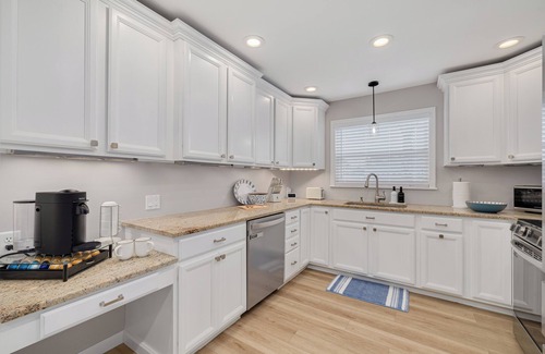 Tarpon Springs House | Heated Pool, mini golf, 1 minute from beach