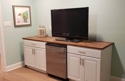 Avalon House | HEATED POOL! OPEN EARLY APRIL! Cabana! Dine Outside! 1.5 BLOCKS 2 BEACH & TOWN