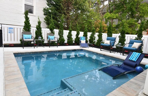 Avalon House | HEATED POOL! OPEN EARLY APRIL! Cabana! Dine Outside! 1.5 BLOCKS 2 BEACH & TOWN
