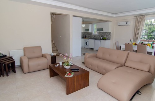 Fethiye City Center Villa | Heated pool, Pool Table, Table tennis. Walking distance to the beach.