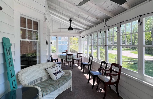 Macatawa House | HEATED PRIVATE POOL and HOT TUB near Lake Macatawa