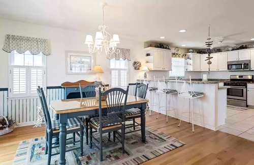 North Beach Haven House | Heated Saltwater Pool ~ Island Bliss 5BR 3BA Luxury Bayside Beauty ~ Sleeps 12