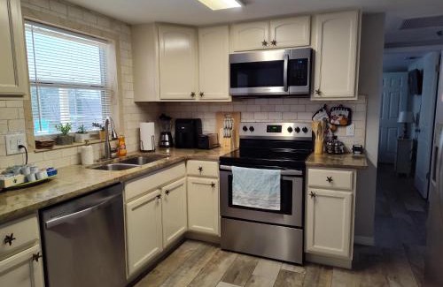 Regency Park House | Heated & Screened in Pool