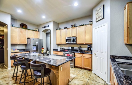 Bel Fleur House | HEATED SPA/POOL!, golf, casino, internet, work from home.