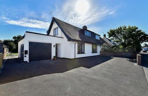 Southgate House | Heatherslade House - Hot Tub, Dog Friendly