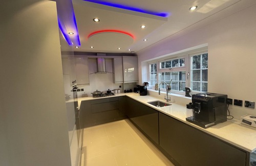 Hillingdon House | Heathrow lodge