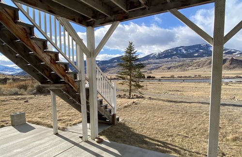 Pray House | Heaven Can Wait. 25 minutes to Yellowstone Park. AC. Foosball/ ping pong/ 2 bars