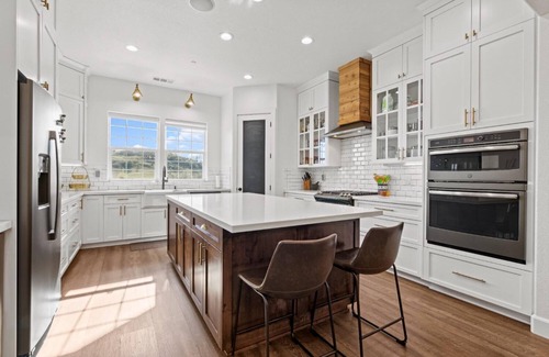 Jayhawk House | Heavenly Heights 3-bed, 3 bath Scenic Getaway on a 10 Acre lot in Placerville