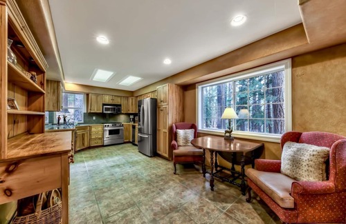 South Lake Tahoe House | Heavenly Mountain Gem - Pets, Hot Tub